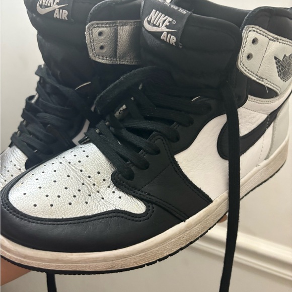 Nike Men's Black and Silver Sneakers - Picture 3 of 9